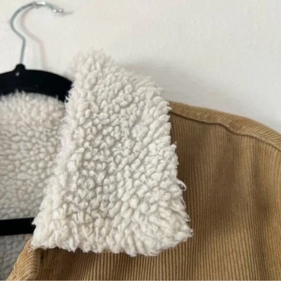 Brandy Melville John Galt Corduroy Sherpa Lined Trucker Jacket - Picture 8 of 11